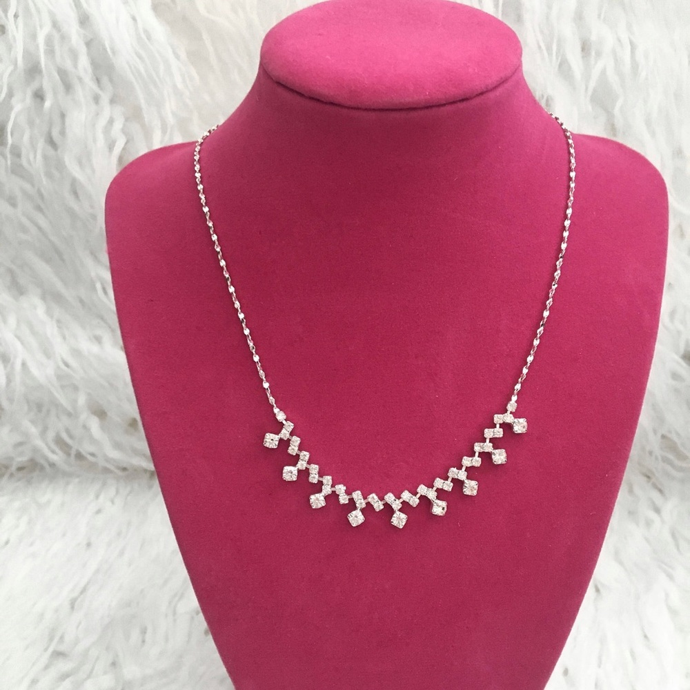 White rhinestones necklace